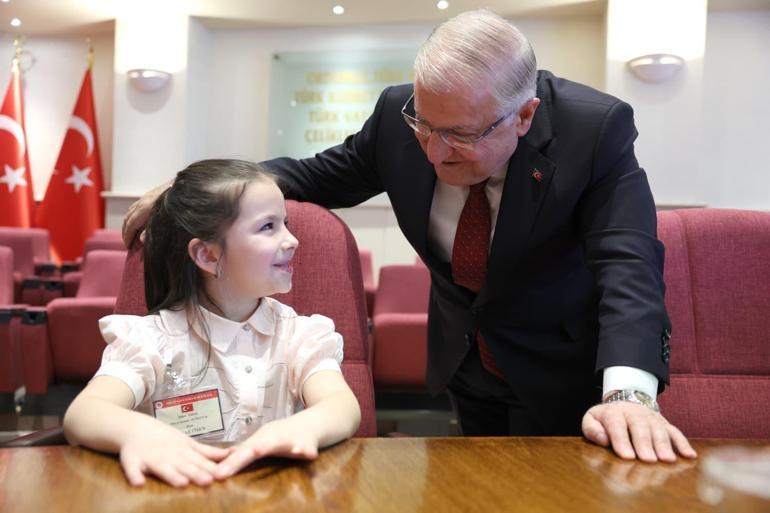 Bakan G&uuml;ler şehit ve gazi &ccedil;ocuklarına seslendi: Sizler bu &uuml;lkenin en kıymetli hazinelerisiniz