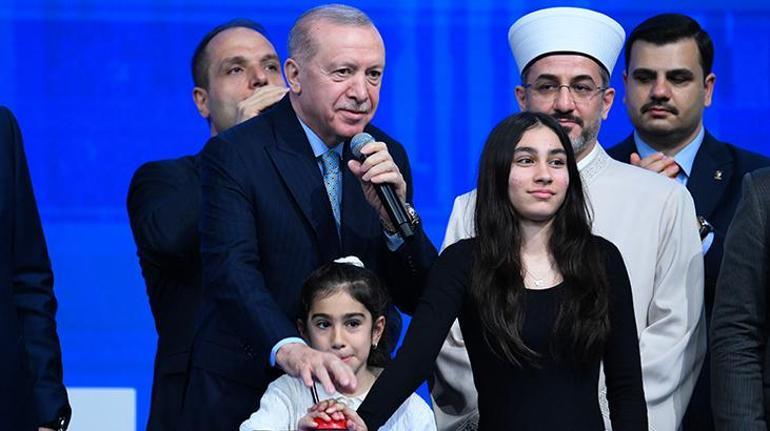 Son dakika... İstanbulda 100 bin TOKİ konutu için kura çekimi başladı Erdoğan: Konutları 7 bin 313 lira taksit, 240 ay vadeyle teslim edeceğiz