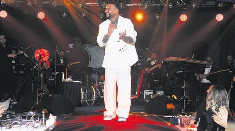 Yeni Cabaret İzmir’de yıldız yağmuru