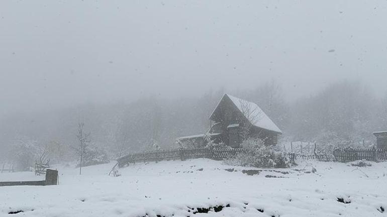 Fotoğraflar bugün çekildi Mayıs ayında kar sürprizi... Kent merkezi bembeyaz
