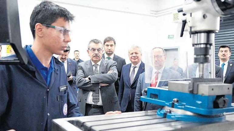 Bakan Tekin’den iş sektörüne çağrı: Branşları söyleyin beraber yetiştirelim