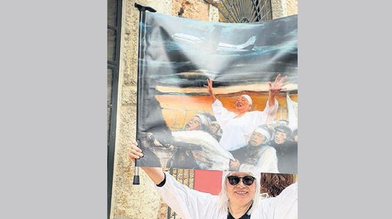 Bienalde Filistin’e drone korosuyla destek