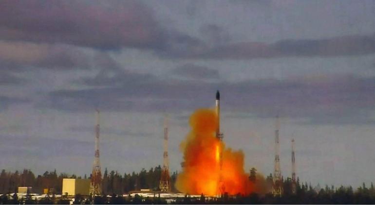 Putinden 35 bin kilometre menzilli f&uuml;ze a&ccedil;ıklaması Sarmatın test atışı yapıldı