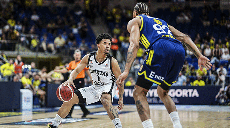 Basketbolda derbi maçında Beşiktaş, Fenerbahçeyi mağlup etti