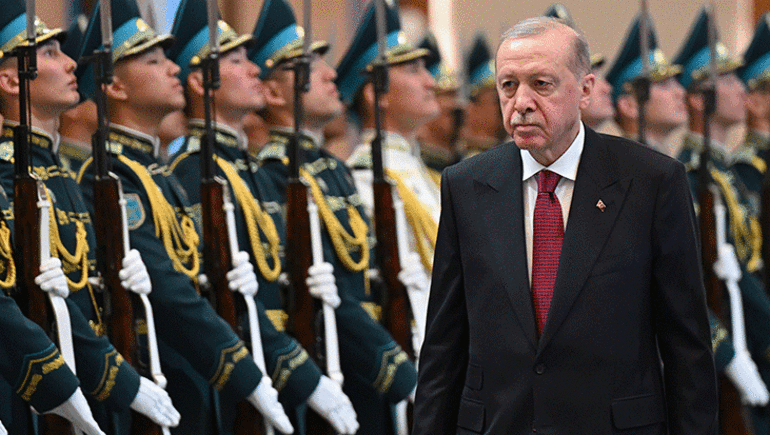 Cumhurbaşkanı Erdoğan, Kazakistan’da resmi törenle karşılandı
