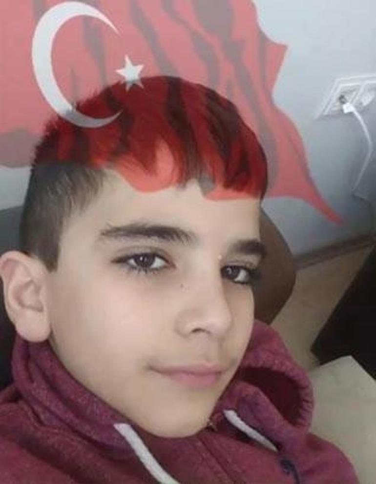 İstanbulda parkta 16 yaşındaki &ccedil;ocuk akranları tarafından katledildi: &Ouml;l&uuml;mc&uuml;l yerlerine 17 bı&ccedil;ak