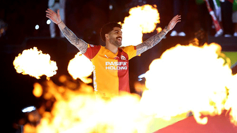 Galatasarayda Eren Elmalı Avrupada kupa hedefini açıkladı Trabzonspor maçı benim için unutulmaz bir an