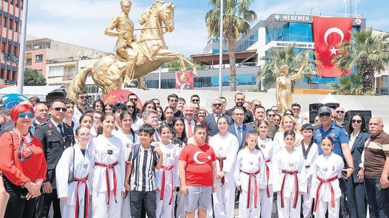 Gençlik coşkusu İzmir’i sardı