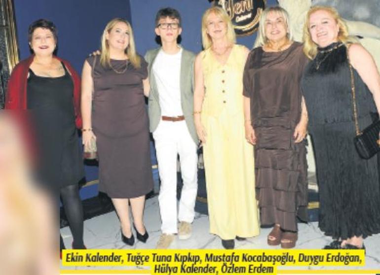 Yeni Cabaret İzmir fuar günlerini aratıyor