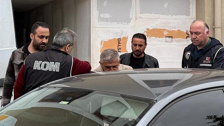 Son dakika... D&uuml;zce Ak&ccedil;akoca Belediye Başkanı Fikret Albayrak g&ouml;revden uzaklaştırıldı