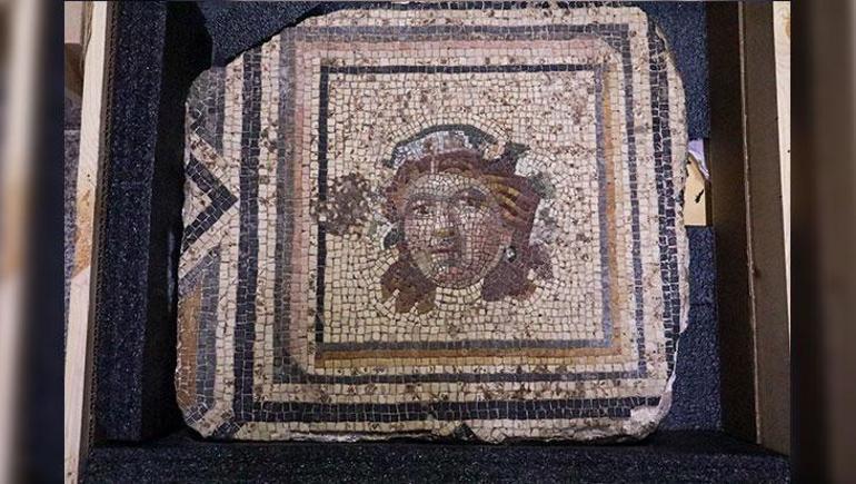 Bakan Ersoydan Zeugma müjdesi “Çingene Kızı” mozağinin kayıp paneli yıllar sonra yeniden Türkiye’de