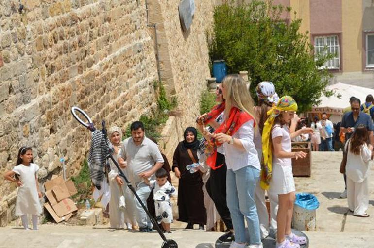 Bayram tatilinde Mardine turist akını Tarihi kentte Uzak Şehir etkisi: Oteller yüzde 100 doldu