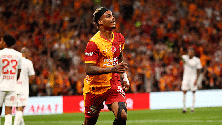 Galatasarayda transfer görüşmesi tıkandı Yıldız isme talip çıktı
