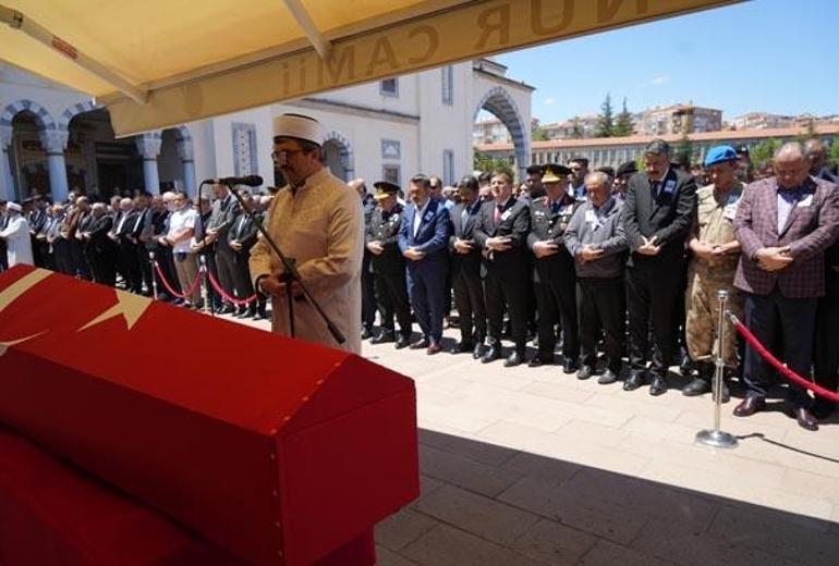 Bir babanın gururlu duruşu: Ne mutlu bana, ben de şehit babası oldum