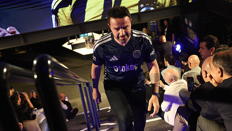 Fenerbahçenin yeni sezon formaları resmen tanıtıldı
