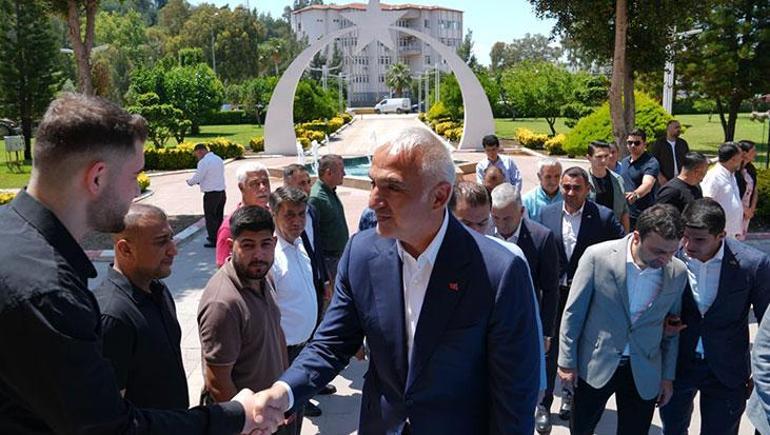 Bakan Ersoydan yeni evlenen çifte sürpriz