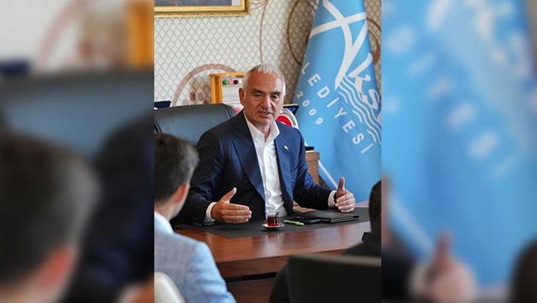 Bakan Ersoydan yeni evlenen çifte sürpriz