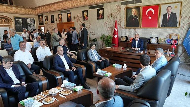 Bakan Ersoydan yeni evlenen çifte sürpriz
