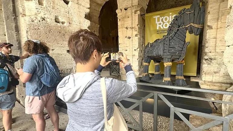Romanın kalbi Kolezyumda Troyanın hikâyesi dünyayla buluştu: Troya, 221 eserle Kolezyumda