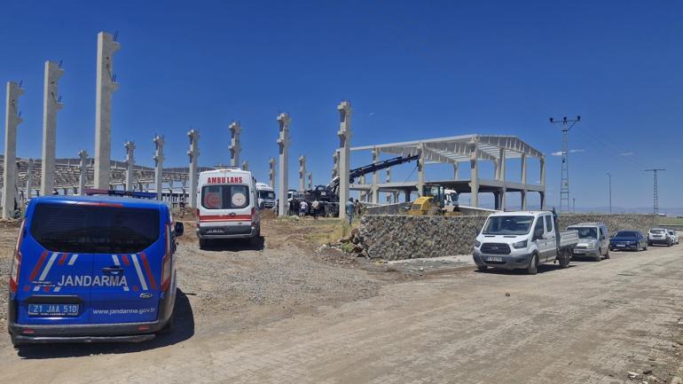 Fabrika inşaatında feci olay Beton blok, işçilerin üzerine düştü: 1 ölü