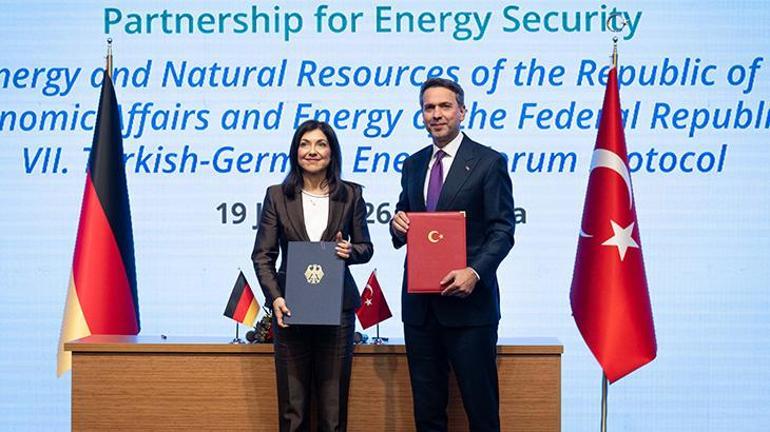 Bakan Bayraktardan enerji dönüşümü açıklaması: 80 milyar dolarlık hedef