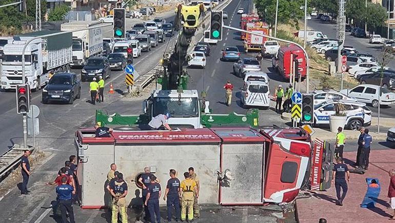 Yangın ihbarına gidiyorlardı Kaza yapan itfaiye aracı yan yattı: 3 yaralı