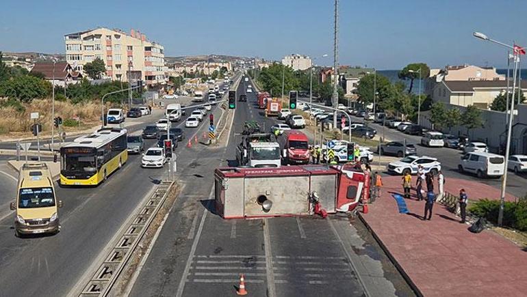 Yangın ihbarına gidiyorlardı Kaza yapan itfaiye aracı yan yattı: 3 yaralı