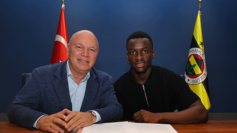 Amara Diouf, Fenerbahçeye 5 yıllık imzayı attı Oğuz Çetin: Özel proje yaptığımız bir oyuncu