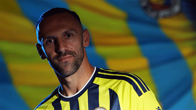 Fenerbahçeye Vedat Muriqi şoku Sedye ile sahayı terk etti