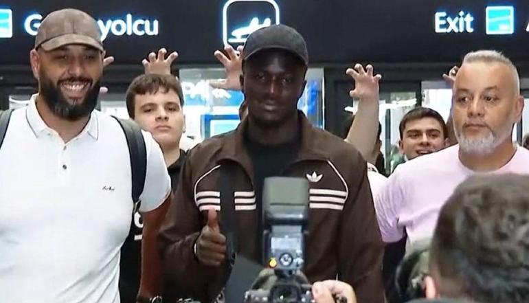 Beşiktaşın yeni transferi Kassoum Ouattara, İstanbulda