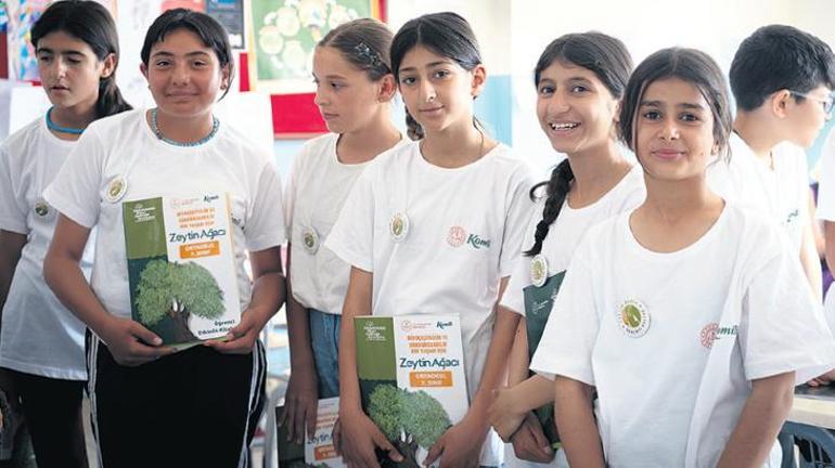 Ölmez ağacın gölgesinde gelecek yetişiyor