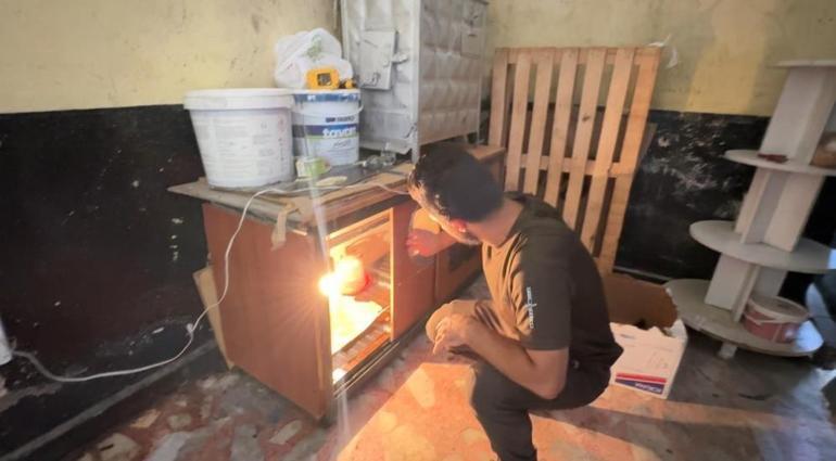 Bir belgesel izledi, hayatı değişti Oto yıkamacı içinde kuluçka makinesi