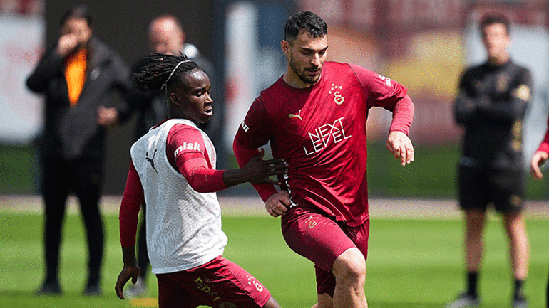 Galatasarayda sürpriz ayrılık ihtimali Transfer tekliflerinde kolaylık sağlanacak