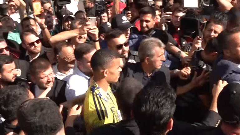 Fenerbahçenin yeni transferi Mason Greenwood İstanbula geldi Maceraya başlamak için hazırım