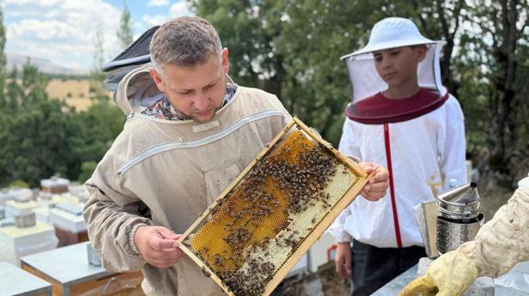 2 kovanla başladı Yılda 1 ton bal üretiyor