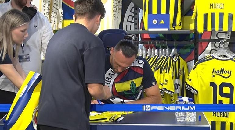 Fenerbahçe taraftarından Vedat Muriqinin imza gününe yoğun ilgi