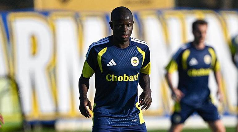 Fenerbahçeden Sturm Graz maçı öncesi taraftara açık antrenman