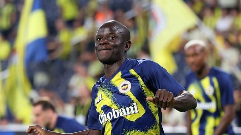 Fenerbahçeye kötü haber Yıldız futbolcu oyuna devam edemedi