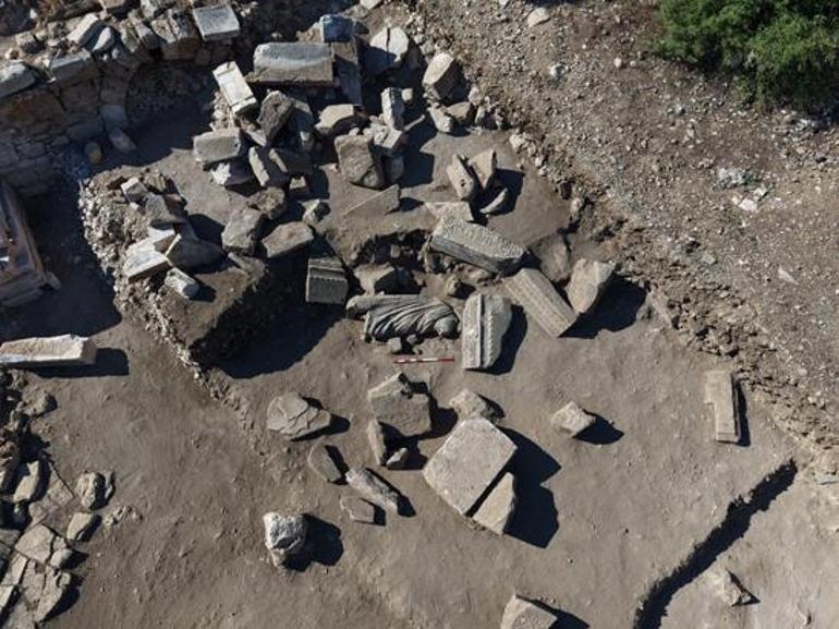 Aspendosta 1800 yıllık tarihi keşif Şifanın sembolü dev heykel gün yüzüne çıktı