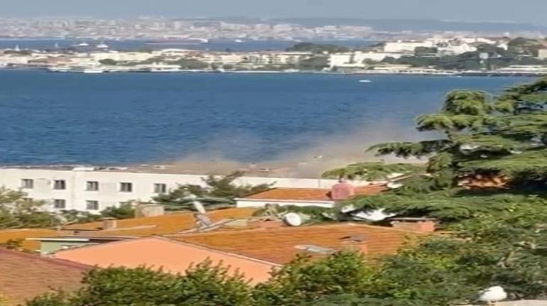Heybeliadada Deniz Harp Okulunun çatısında yangın söndürüldü