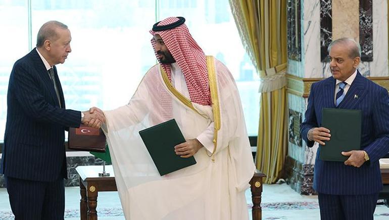 Son dakika... Cumhurbaşkanı Erdoğan Suudi Arabistanda 3 ülke Mekke Savunma Anlaşmasına imza attı