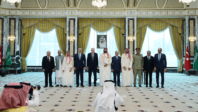 Son dakika... Cumhurbaşkanı Erdoğan Suudi Arabistanda 3 ülke Mekke Savunma Anlaşmasına imza attı