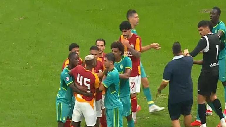 Galatasaray maçında tansiyon yükseldi Osimhen zorlukla sakinleşti