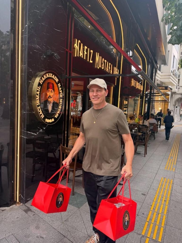 Dünyaca ünlü DJ Tiestodan İstanbul çıkarması Türk tatlılarını deneyimledi