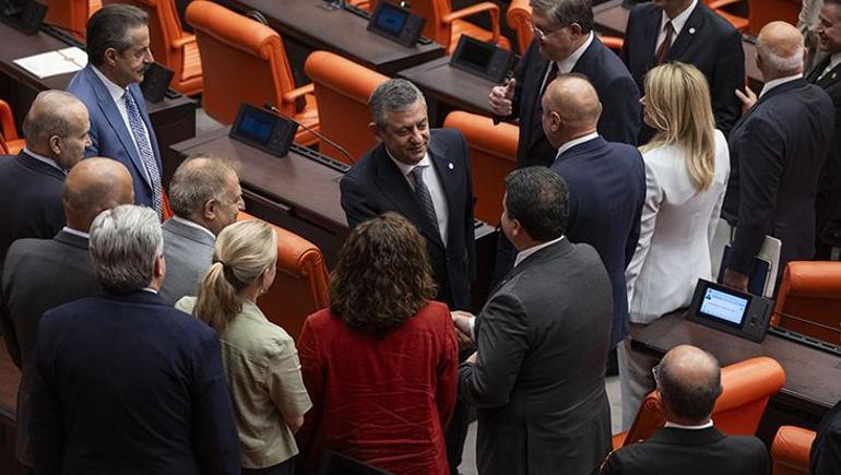 YENİ Parti Genel Başkanı Özel: Türkiyenin geleceğinin önünü açacak bir sorumluluğu üstleniyorum