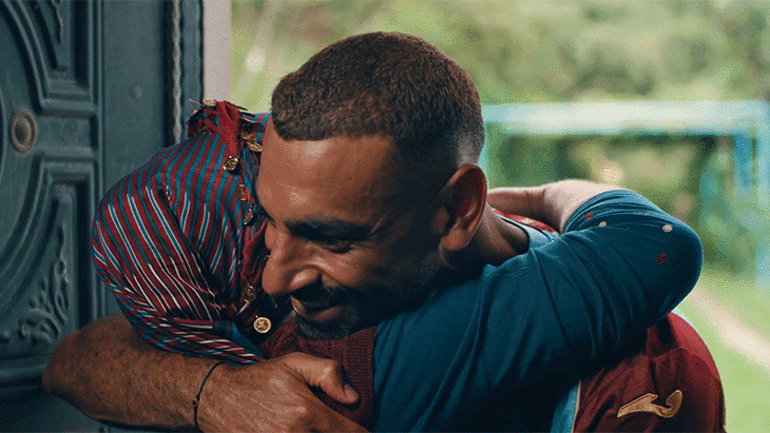 Trabzonspor reklam filminin yıldızı Hatice Akbaş: Salah bana söz verdi, oğlum gibi sarıldım