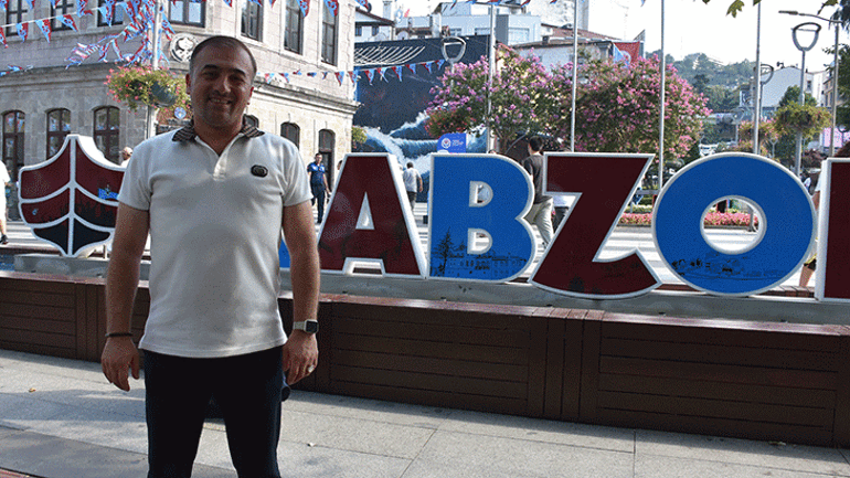 Trabzonspor reklam filminin yıldızı Hatice Akbaş: Salah bana söz verdi, oğlum gibi sarıldım