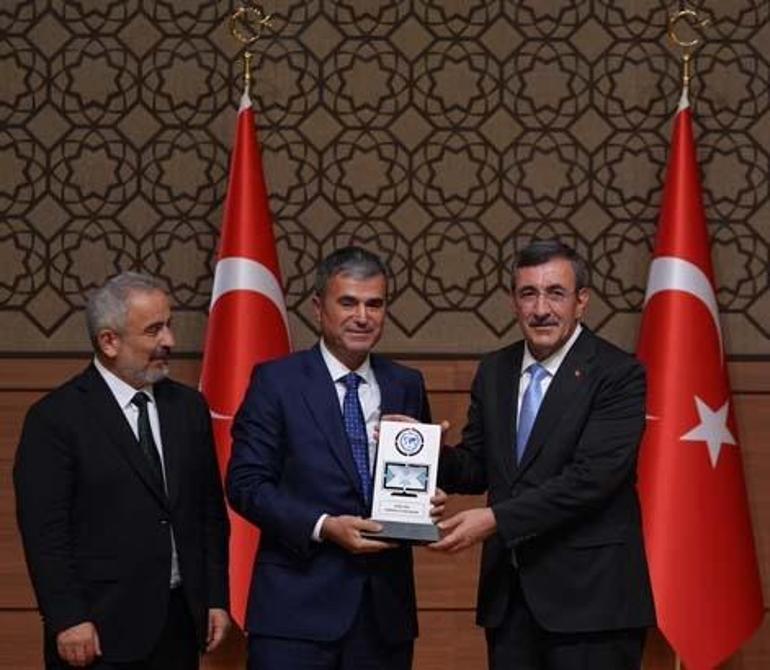 Yılın Dizisi Uzak Şehir