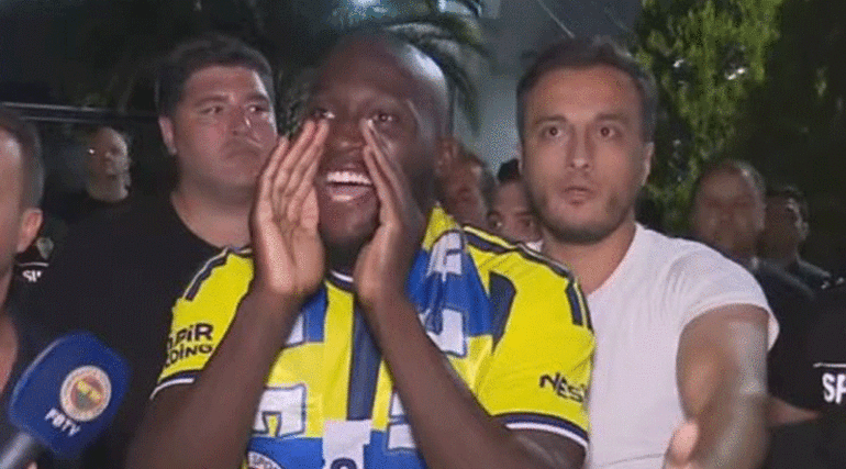 Fenerbahçenin yeni santrforu Romelu Lukaku İstanbula geldi
