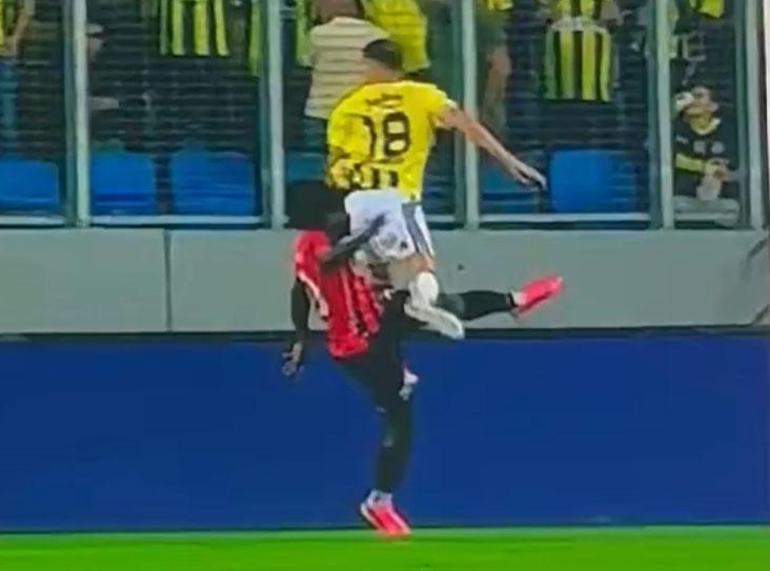 Gençlerbirliği - Fenerbahçe maçının tartışmalı pozisyonlarını eski hakemler değerlendirdi Kaçırılmış bir penaltı var